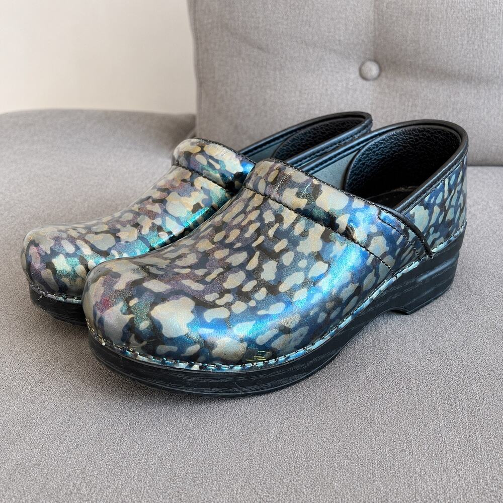 Dansko Camo Patent Leather Clogs EU 38 Blue Green Nurse Comfort Work Shoes GUC